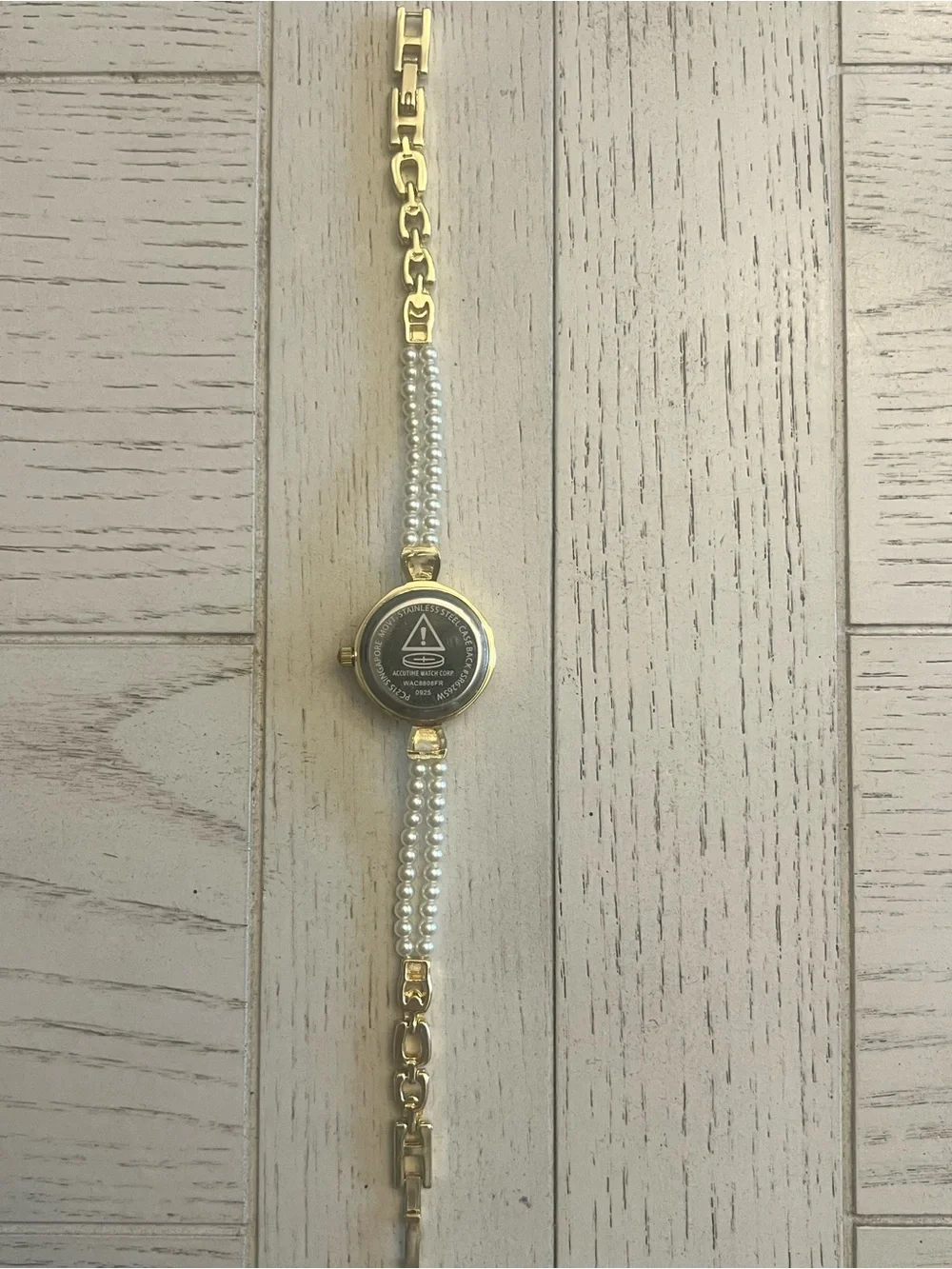 Accutime elegant vintage